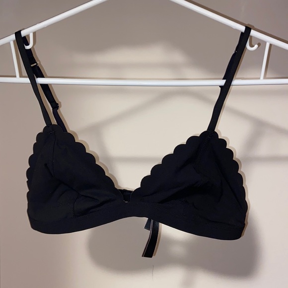 NWOT Victoria’s Secret Scalloped Bralette - Picture 1 of 2